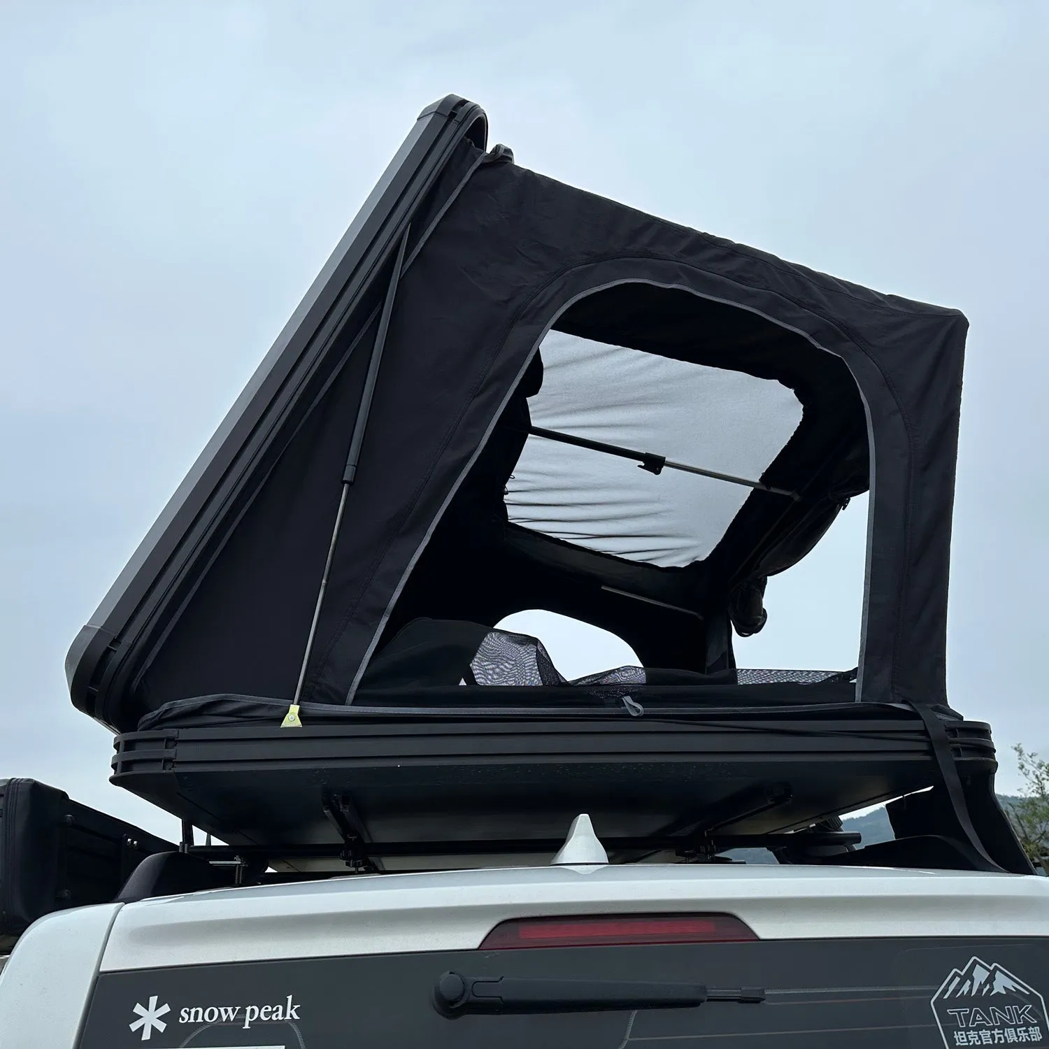 Car Rooftop Camper Overland 4WD SUV Aluminum Rollover Hard Shell Roof Top Tent
