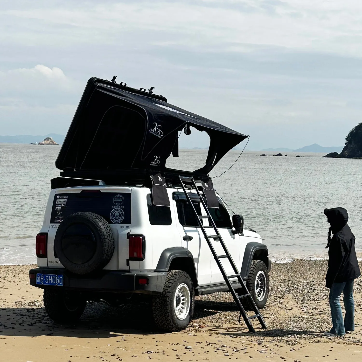 Car Rooftop Camper Overland 4WD SUV Aluminum Rollover Hard Shell Roof Top Tent