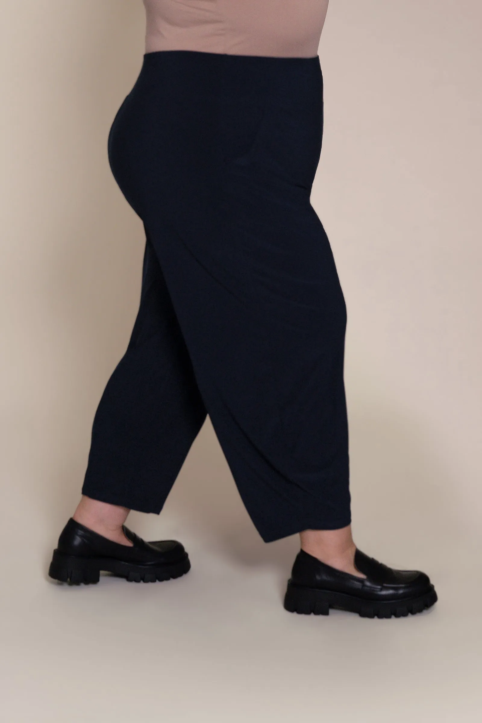 Narrow Lantern Pant Plus | Navy
