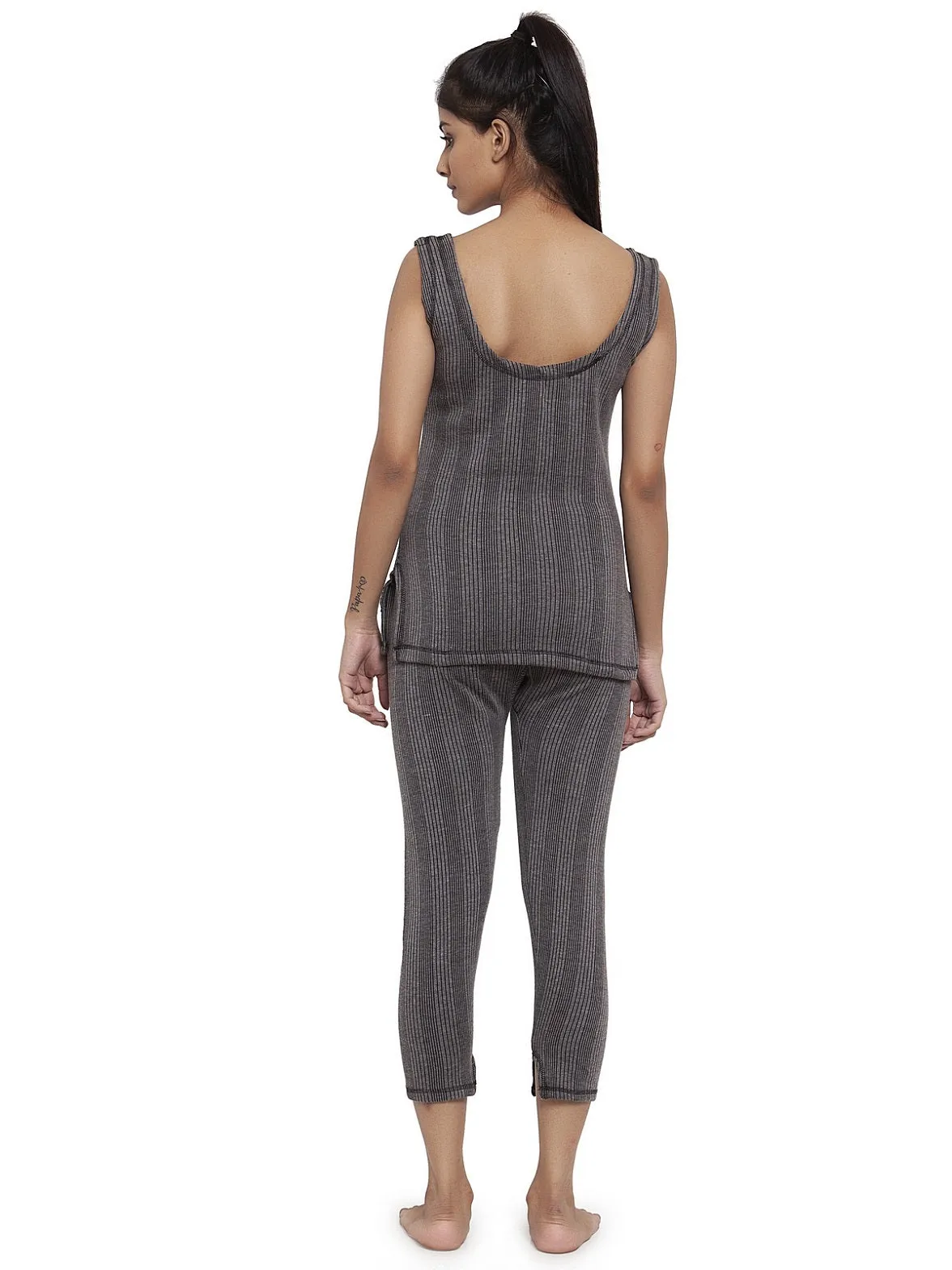 Women's Sleeveless Thermal Top And Lower Set